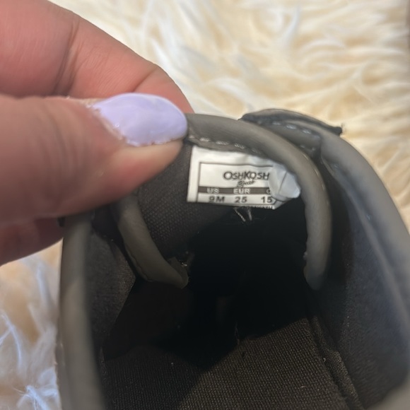 2/$28 OshKosh B’Gosh Brown Slip-On Canvas Shoes with Fake Laces Toddler Size 9 - Picture 5 of 6